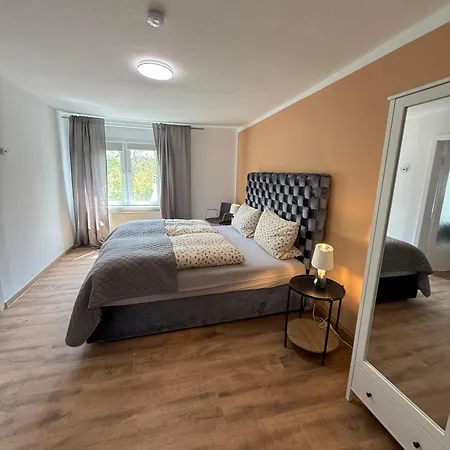 Fuer Familientreffen Mit Grossem Garten, 4 Schlafzimmer, 2 Baeder, Parkplaetze Holiday home