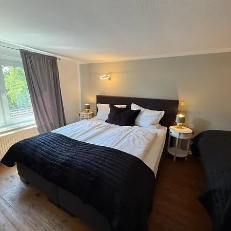 Fuer Familientreffen Mit Grossem Garten, 4 Schlafzimmer, 2 Baeder, Parkplaetze Erfurt