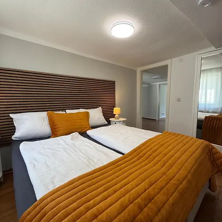 Holiday home Fuer Familientreffen Mit Grossem Garten, 4 Schlafzimmer, 2 Baeder, Parkplaetze Erfurt
